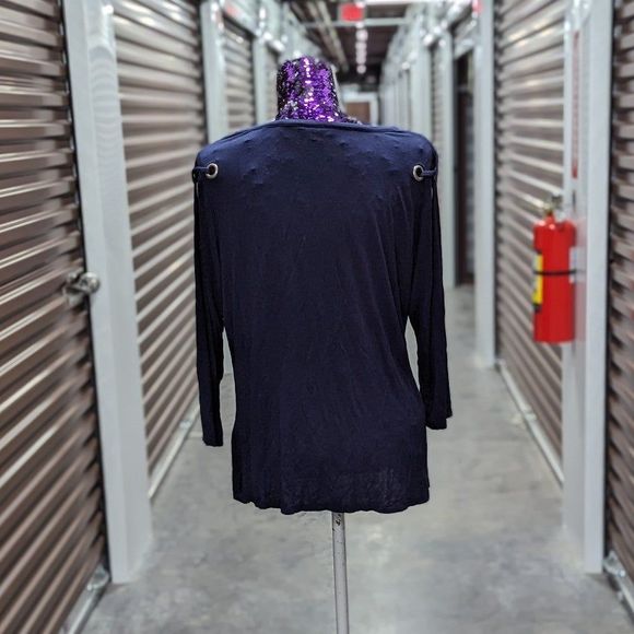 Alison Andrews XL Soft Navy Blue Long Sleeve Shirt w Metal Criss Cross Shoulder - Picture 2 of 7